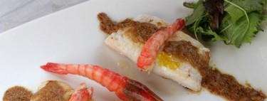 Merluza con gambas y salsa de sus corales. Receta