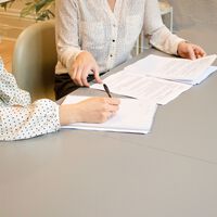 Un ex-CEO, sobre el origen de tener gente que ni hace falta en las empresas: “Contratas a alguien, y lo primero que hace es contratar"