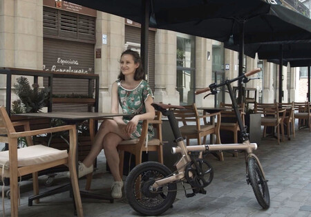 Retro, plegables, "híbridas" y con un sistema de carga por pedaleo: así son las nuevas bicicletas eléctricas Rayvolt Exxite