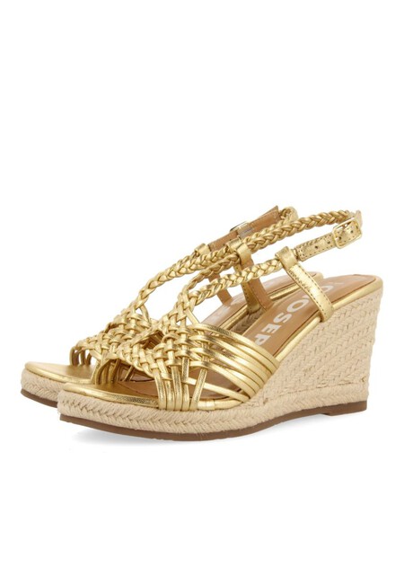 Sandalias doradas de Gioseppo