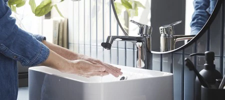 La nueva boquilla para el grifo de IKEA ahorra hasta un 95% de agua con sus modos "niebla" y "espray"
