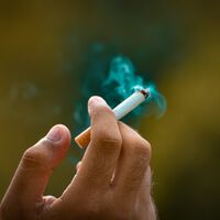 Llevamos años hablando sobre el impacto de fumar en las terrazas. El plan del Gobierno es prohibirlo definitivamente