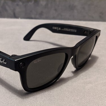 Usaba unas gafas Ray-Ban con cámara para espiar a mujeres en Barcelona: ahora ha sido detenido